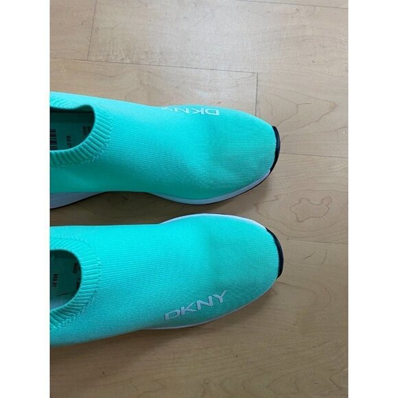 DKNY BNWT "Parks" green wedge pull on Sneaker Womens - Picture 4 of 8